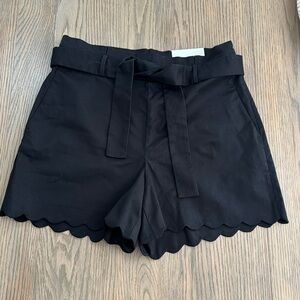 Ann Taylor new with tags scalloped shorts in black w side zip n slash pockets